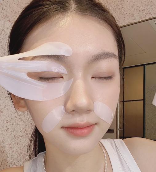 眼霜使用秘籍大公开：告别眼周困扰，焕亮双眸光彩